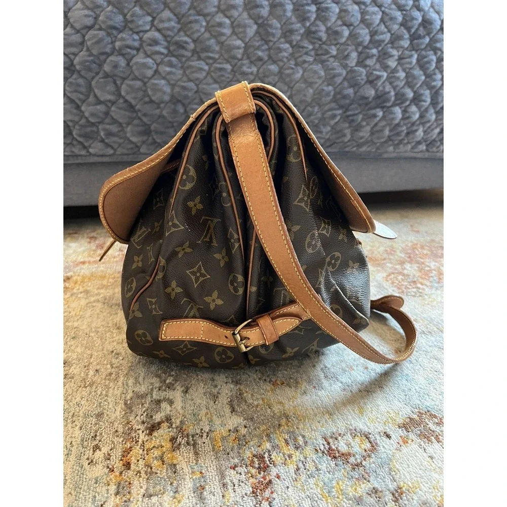 Louis Vuitton Saumur 30 Monogram Canvas Crossbody Messenger Bag AR1900 France‎